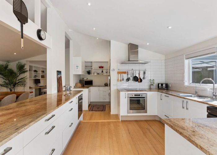  at 11 Janet Street, Sunnyhills, Manukau City, Auckland