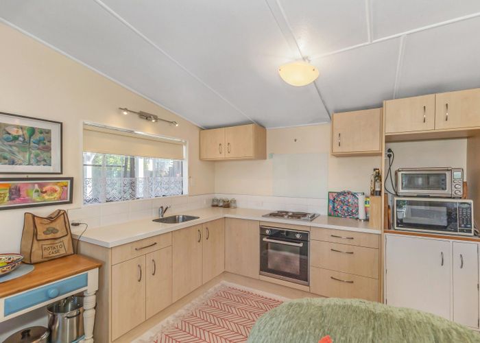  at 32 Muapoko Street, Himatangi Beach