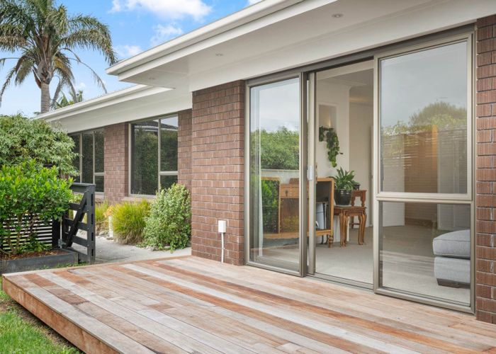  at 2/38 Miltonia Avenue, Te Atatu South, Waitakere City, Auckland