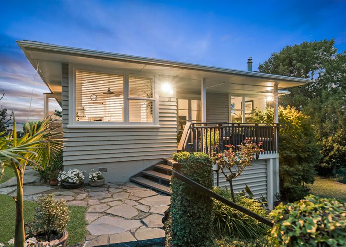  at 21 Peter Buck Road, New Windsor, Auckland