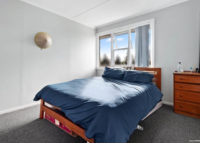  at 2/215 Swanson Road, Henderson, Auckland