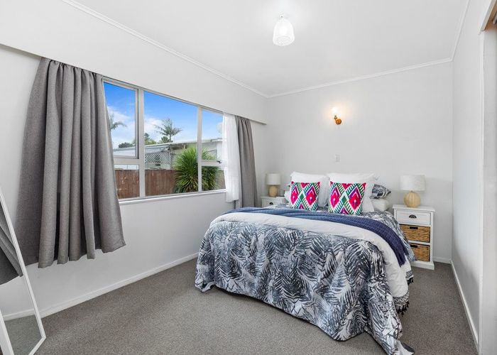  at 2/17 Doment Crescent, Orewa, Rodney, Auckland
