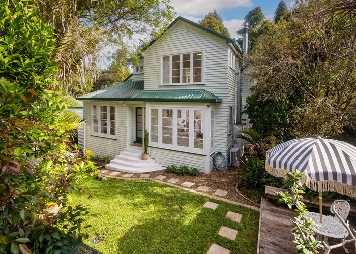  at 29 Hollywood Avenue, Titirangi, Waitakere City, Auckland