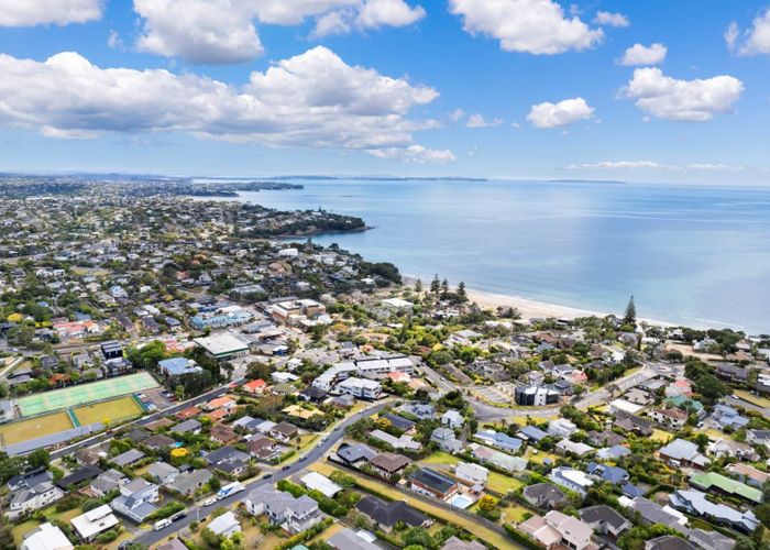  at 2/8 Newhaven Terrace, Mairangi Bay, Auckland