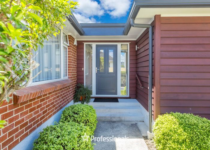 at 34 Oxford Crescent, Ebdentown, Upper Hutt