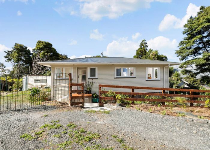  at 1086 Scenic Drive North, Swanson, Auckland