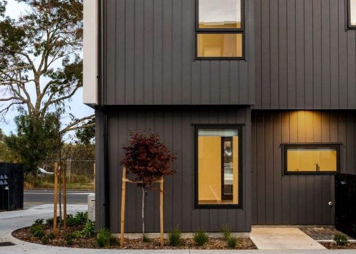  at 8/79 Edmonton Road, Henderson, Auckland
