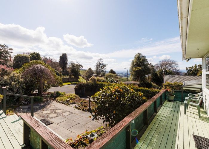  at 8 Hau Whiti Place, Kimbolton