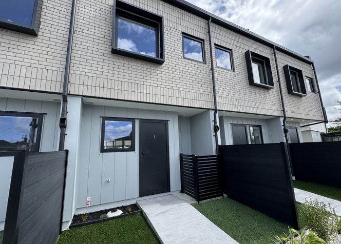  at 2/22 Cleland Crescent, Blockhouse Bay, Auckland City, Auckland