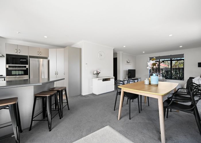  at 3 Parkside Drive, Huntington, Hamilton