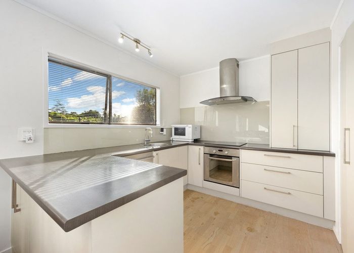 at 2/70 Stanaway Street, Hillcrest, North Shore City, Auckland