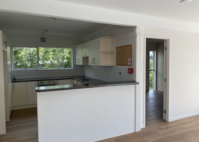 at 9/869 Beach Road, Torbay, North Shore City, Auckland