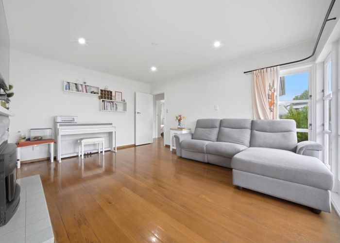  at 15 Wylie Avenue, Sunnynook, North Shore City, Auckland