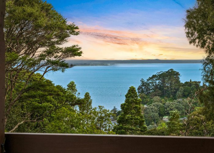  at 5 Laingholm Drive, Laingholm, Waitakere City, Auckland