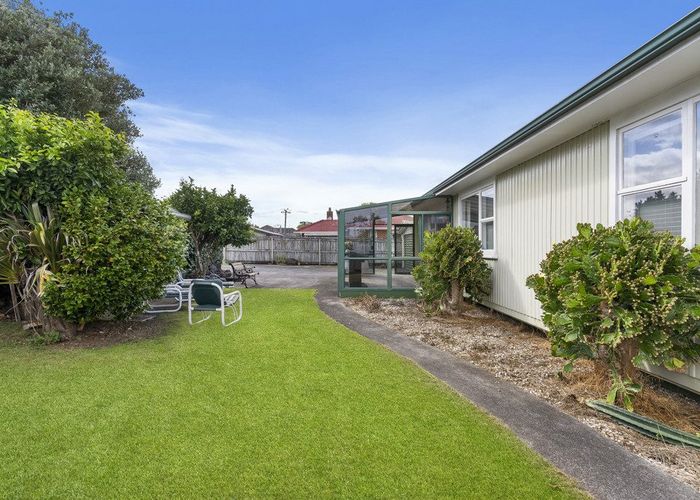  at 2/41 Gloucester Road, Manurewa, Auckland