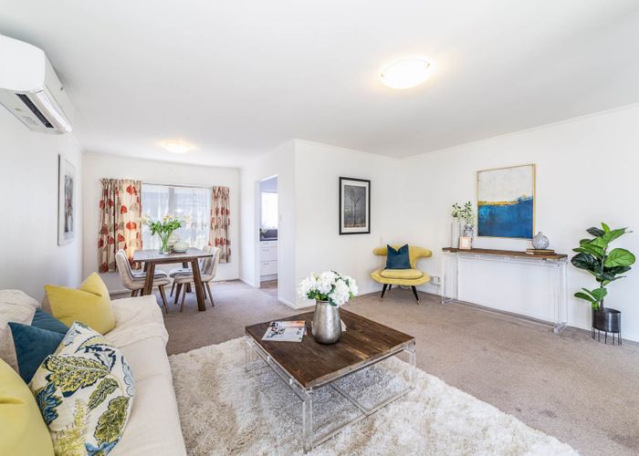  at 2/29 Akoranga Drive, Northcote, Auckland