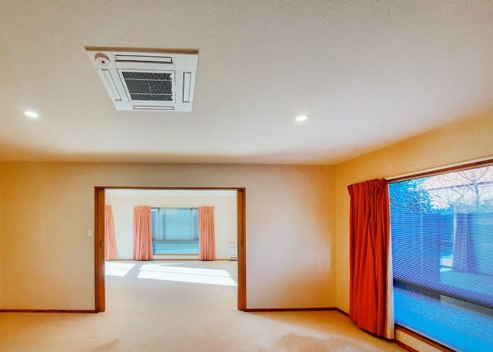  at 8b Cricklewood Place, Avonhead, Christchurch City, Canterbury