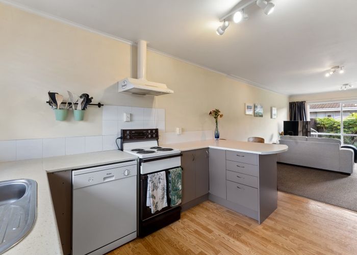  at 2/28 Lyndon Street, Riccarton, Christchurch