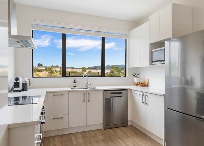  at 17 Bloom Crescent, Sunnyvale, Waitakere City, Auckland