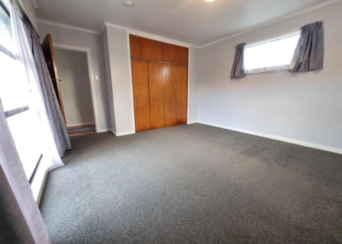  at 4 Graham Avenue, Te Atatu Peninsula, Auckland