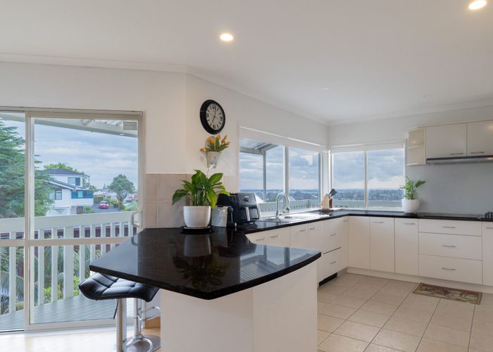  at 16 McCahill Views, Botany Downs, Manukau City, Auckland