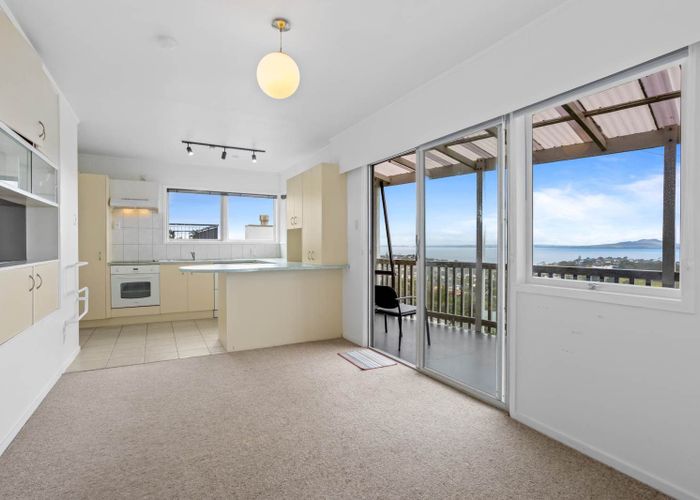  at 102 Knights Road, Rothesay Bay, Auckland