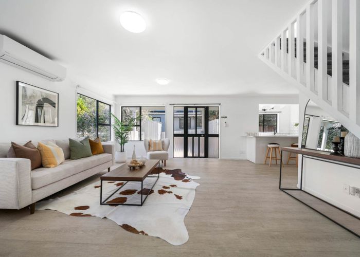  at 2/16 Moxham Grove, Massey, Waitakere City, Auckland