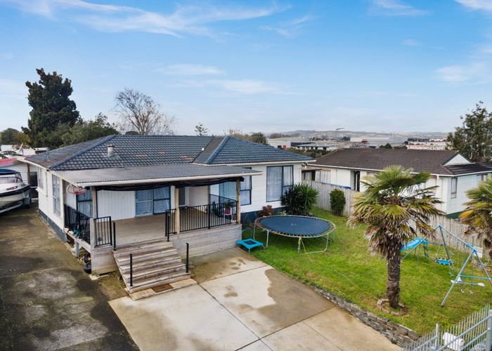  at 128 Shifnal Drive, Randwick Park, Auckland