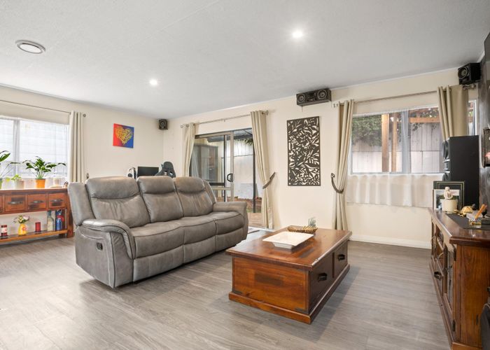  at 2/6 Makora Road, Massey, Waitakere City, Auckland