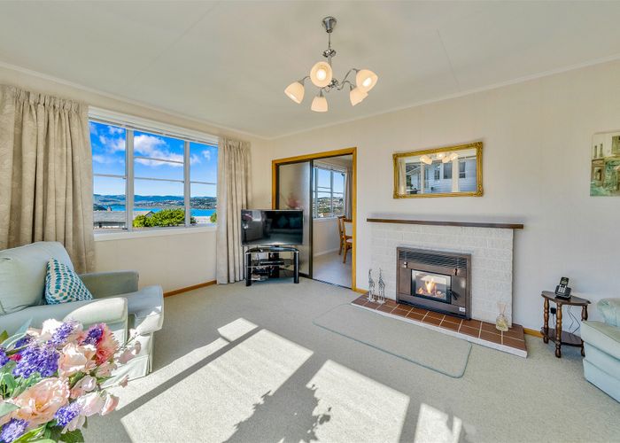  at 32 Rangituhi Crescent, Takapuwahia, Porirua