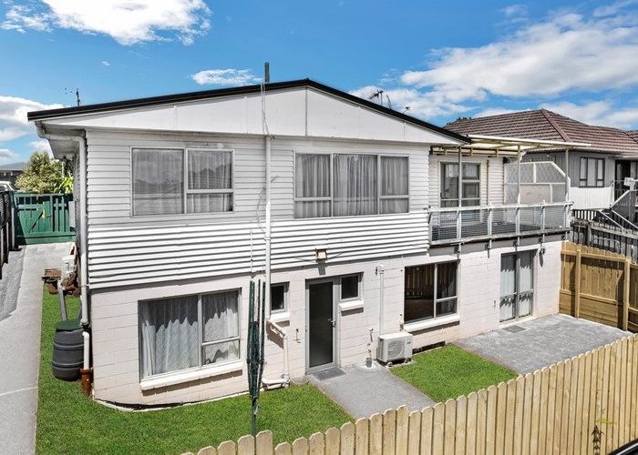 at 1/261 Don Buck Road, Massey, Waitakere City, Auckland