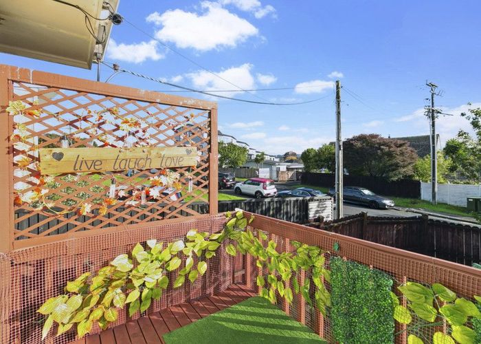 at 1/9 Sheehan Road, Te Atatu South, Waitakere City, Auckland