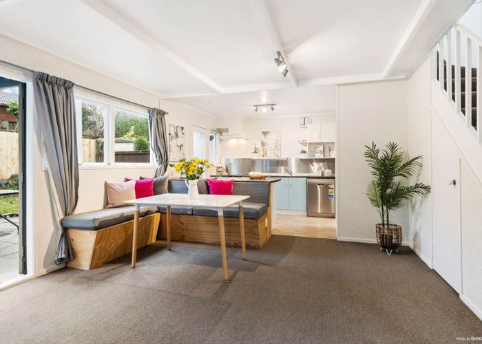  at 2/27 Lagoon Drive, Panmure, Auckland