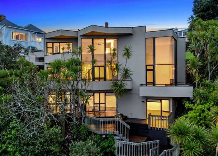  at 2/102 Queen Street, Northcote Point, North Shore City, Auckland