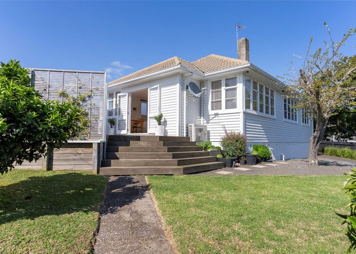  at 17 Anderson Avenue, Point England, Auckland