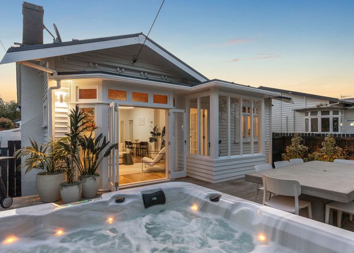  at 16 Walmer Road, Point Chevalier, Auckland