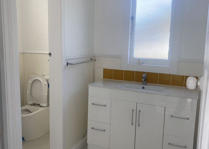  at 30 Halesowen Avenue, Sandringham, Auckland