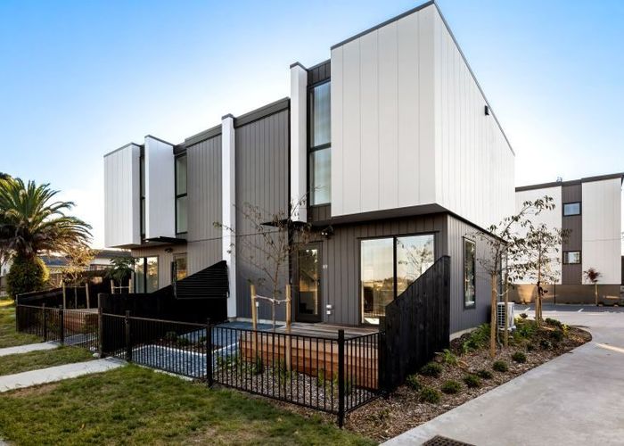  at 8/79 Edmonton Road, Henderson, Auckland