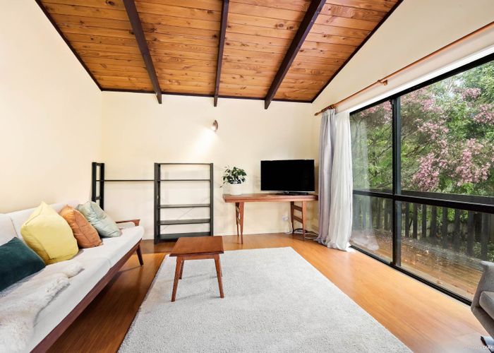  at 2/13 Kia Ora Road, Beach Haven, Auckland