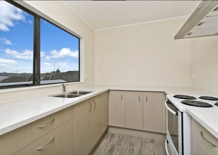  at 2/2 Woodall Place, Totara Vale, North Shore City, Auckland