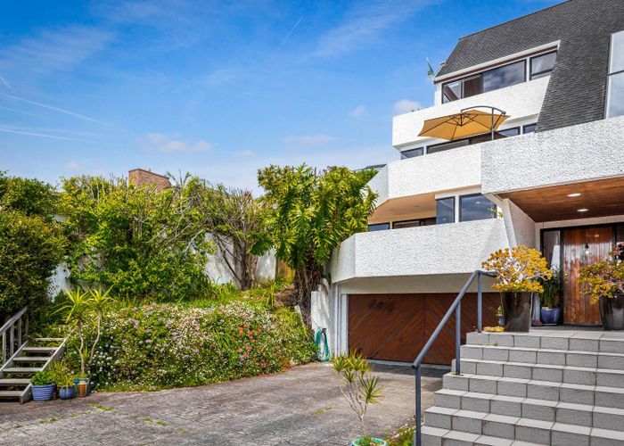  at 2/7 Calypso Place, Rothesay Bay, Auckland
