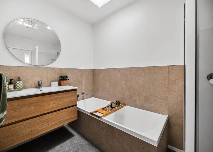  at 2/69 Glencoe Road, Browns Bay, North Shore City, Auckland