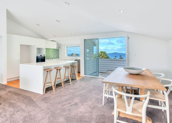 at 2/19 Toroa Street, Torbay, Auckland