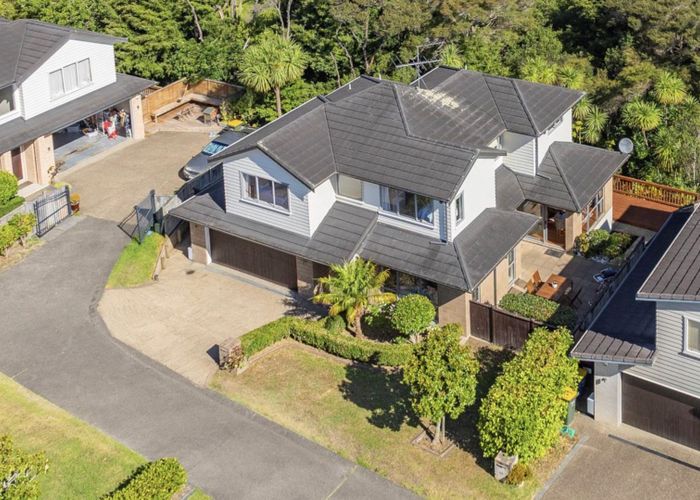  at 18 Bur Oak Terrace, Schnapper Rock, Auckland