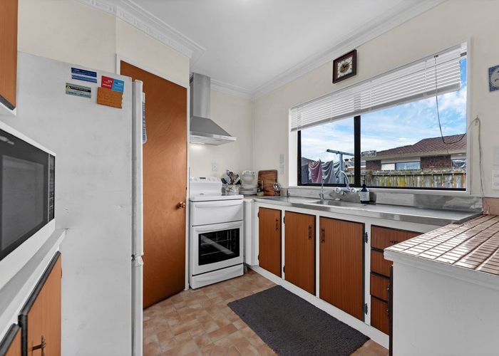  at 2/10 Duke Street, Papakura, Auckland