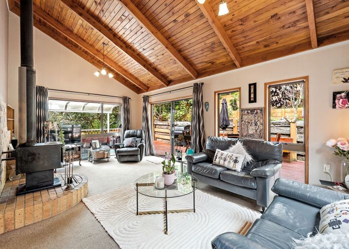  at 1/685 East Coast Road, Browns Bay, Auckland