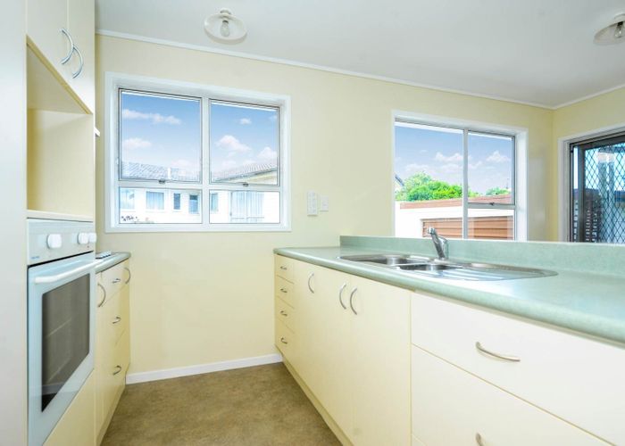  at 2/7 Almond Place, Mount Wellington, Auckland City, Auckland