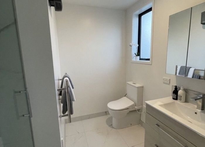  at 4b/87 Taikata Road , Te Atatu Peninsula, Waitakere City, Auckland