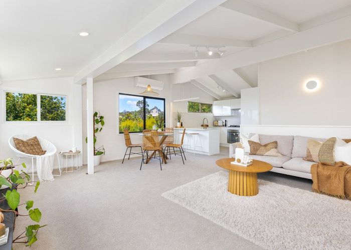  at 2/88 Arran Road, Browns Bay, Auckland
