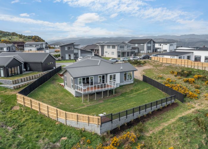  at 29 Promontory Crescent, Newlands, Wellington